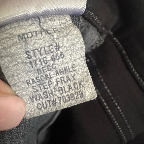 MOTHER The Rascal Ankle Fray Wash Black Size 28 B2124 - Picture 6 of 6